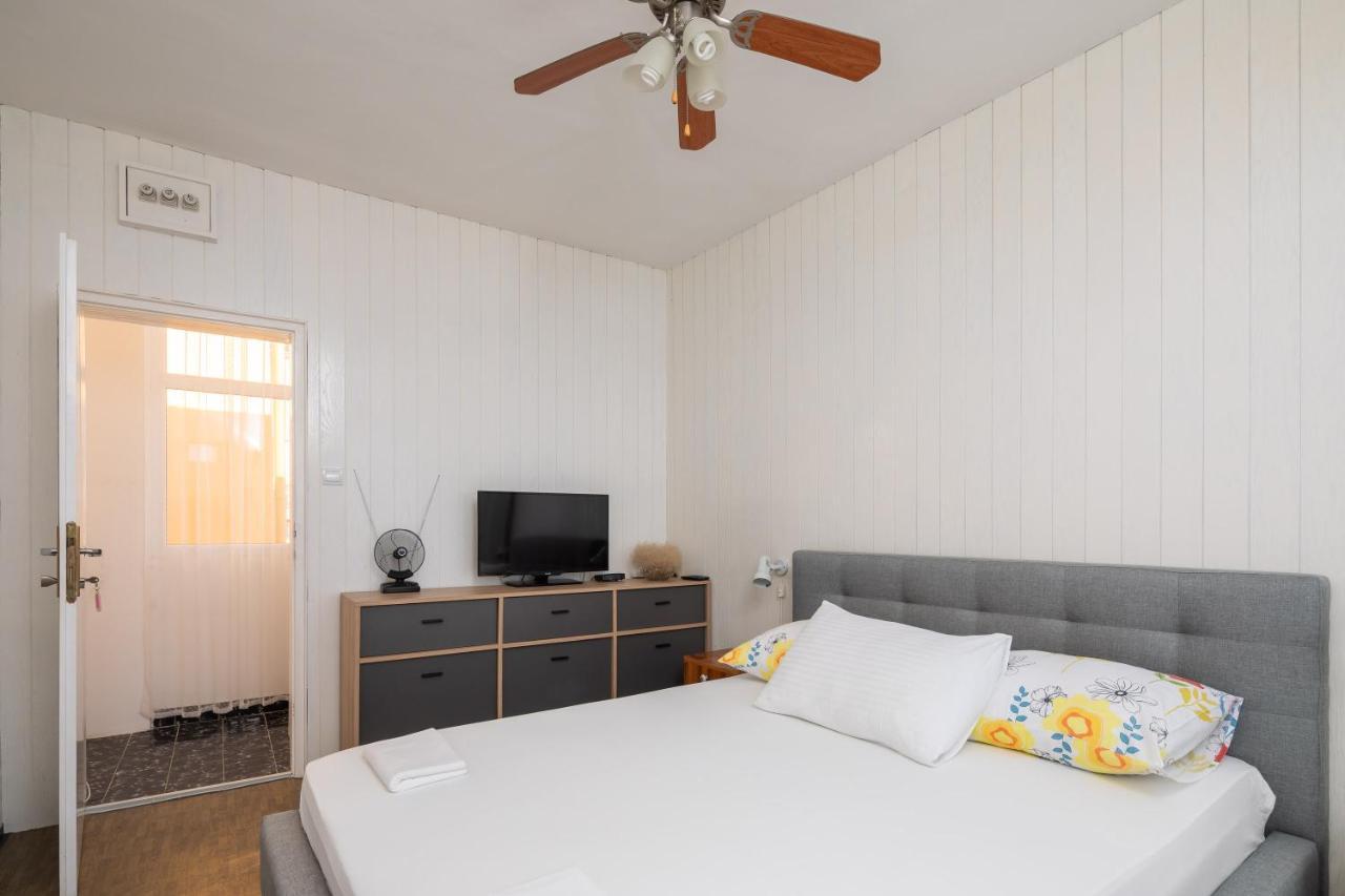 Апартаменты Beach House Lemonade Есенице Экстерьер фото