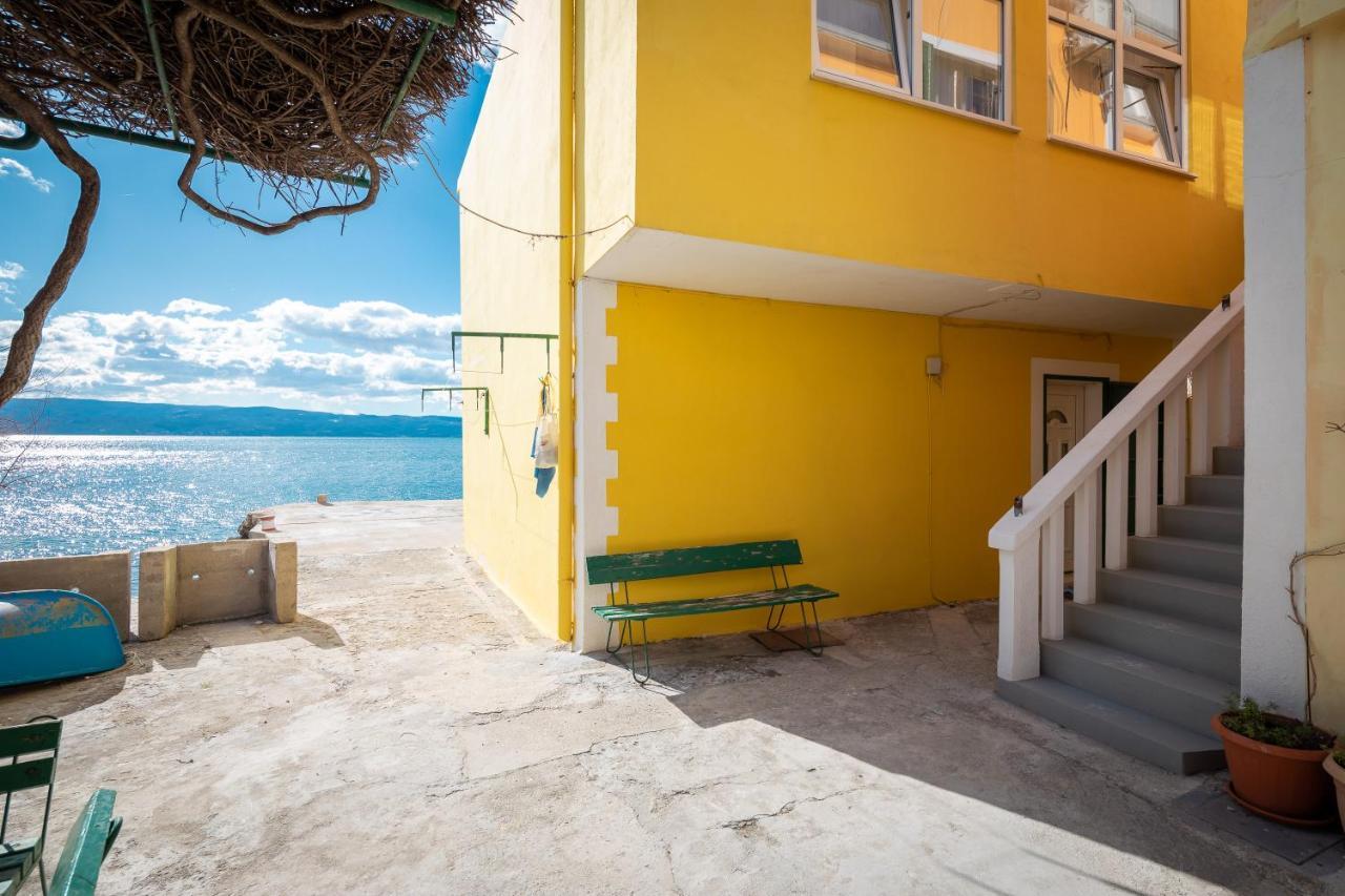 Апартаменты Beach House Lemonade Есенице Экстерьер фото